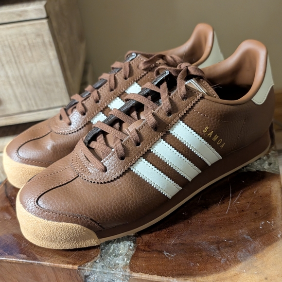 Adidas Samoa in "Preloved Brown" Colorway w/ White Stripes Women's 9, Men's 7.5 - Picture 6 of 9